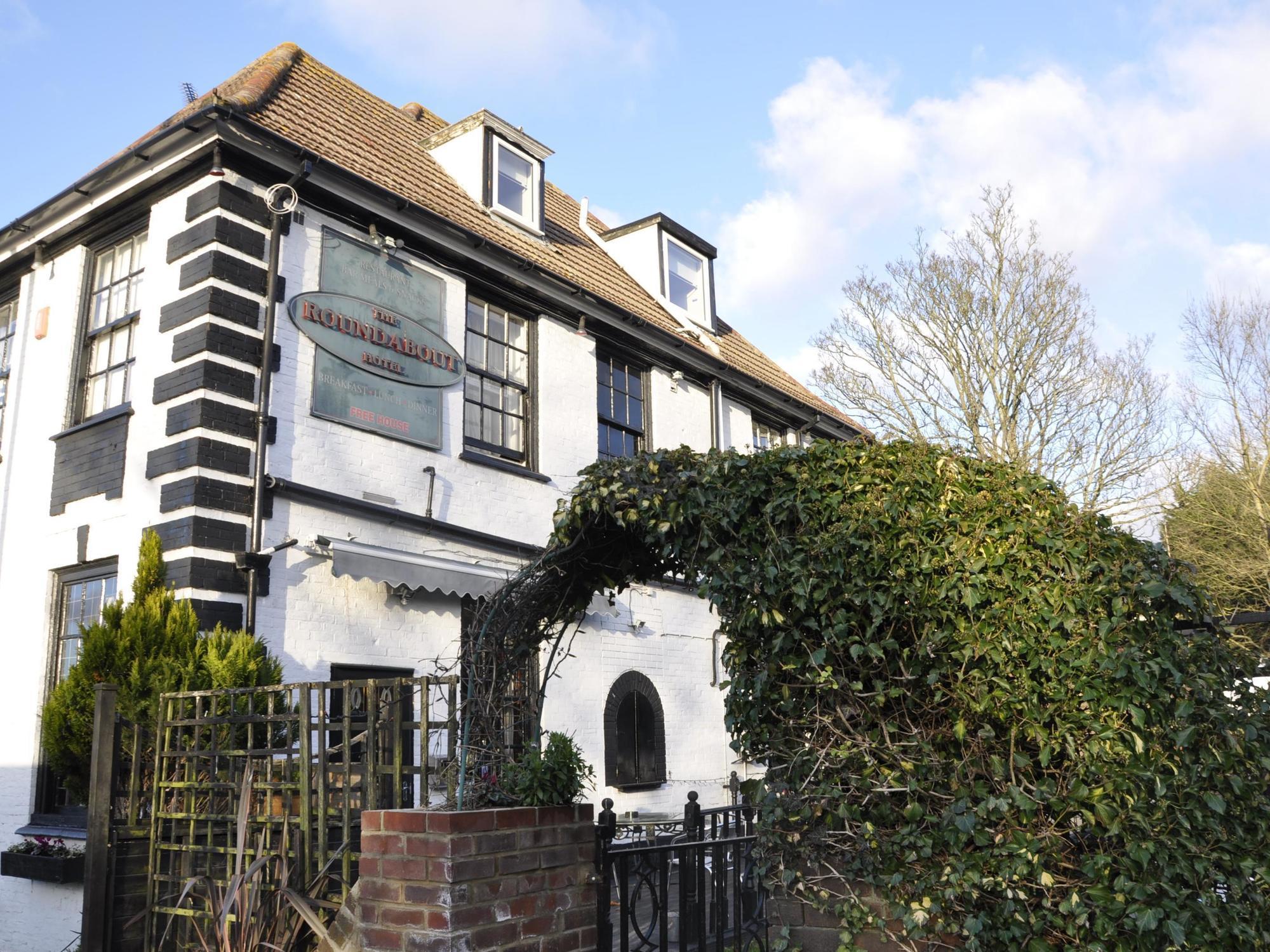 The Roundabout Hotel Fareham Exterior photo